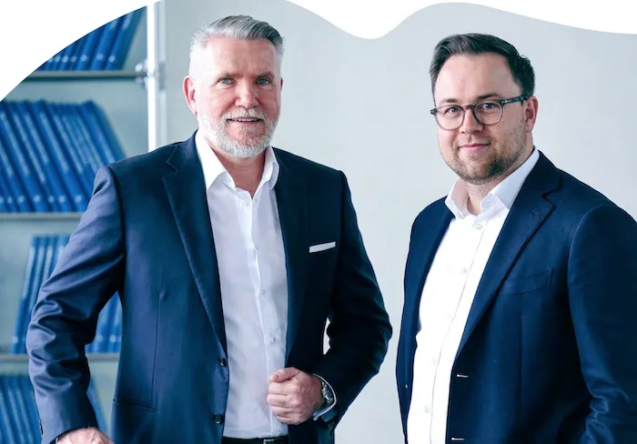 Das Führungsduo der NEON EQUITY AG: Gründer und CEO Thomas Olek (55, links) aus Frankfurt und Ole Nixdorf (31, rechts) aus Essen © NEON EQUITY AG